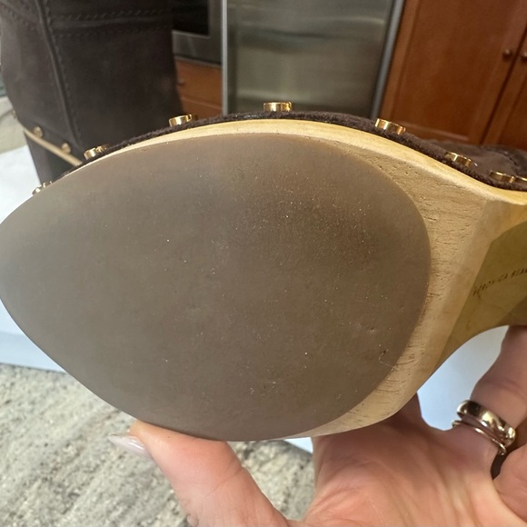 Veronica Beard PRISTINE Glendale suede clog boot Sz 7 espresso color gold rivets - Picture 7 of 16
